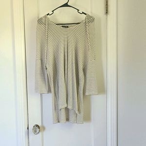 NWT Dee Elle 3/4 Sleeve Top